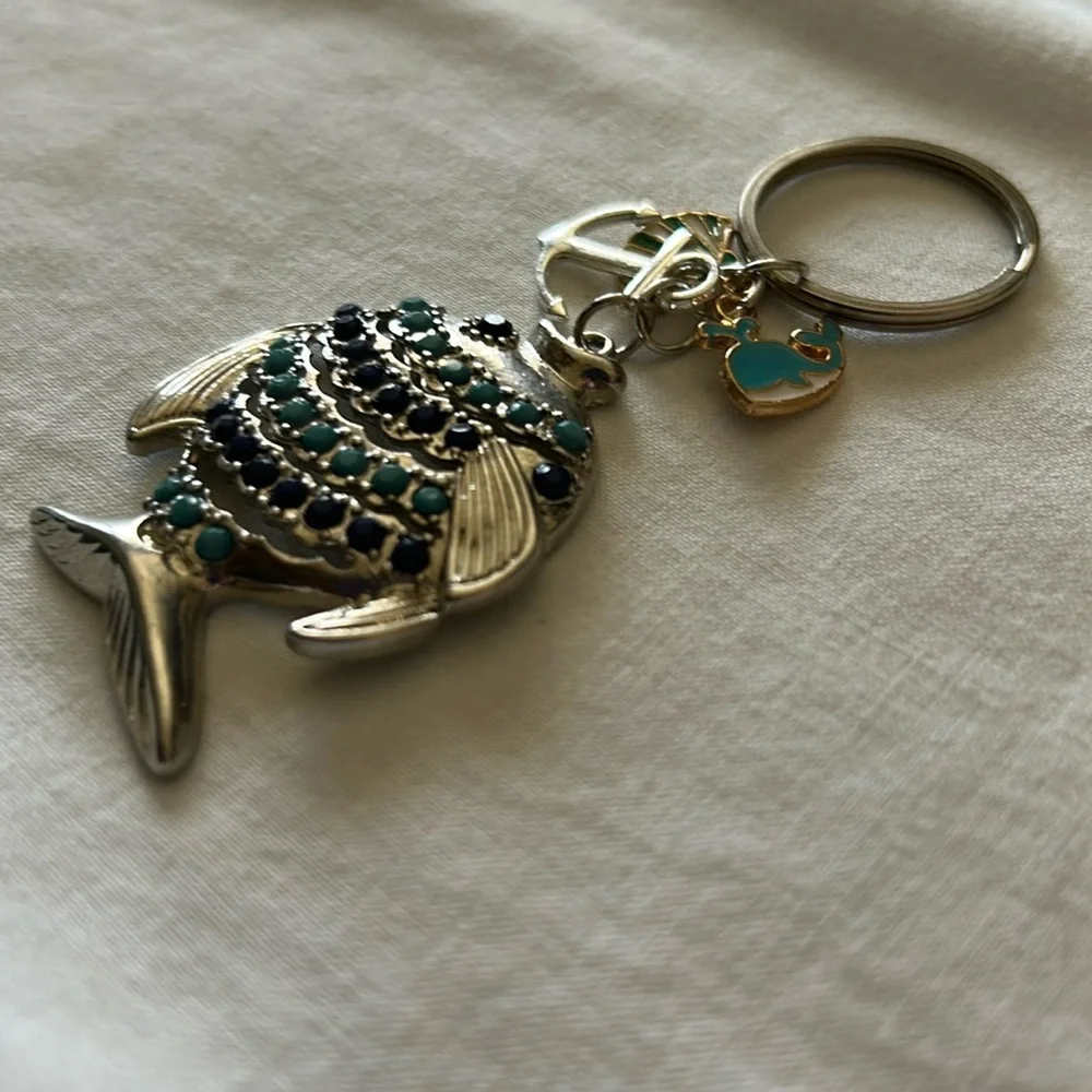 Silver keychain with Fish theme‎ charms